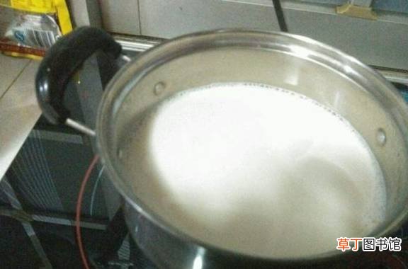 没有酸奶机也能制作酸奶，自己在家也可以制作，随时都可以制作