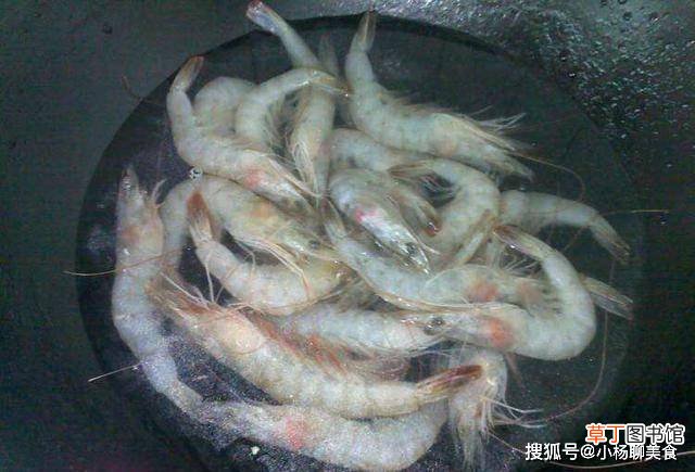 煮大虾时，冷水下锅还是沸水下锅，好多人做错了，难怪不好吃