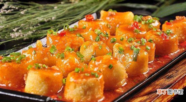 虾仁和豆腐是怎么制作的，是不是还在烧菜或者炒制呢