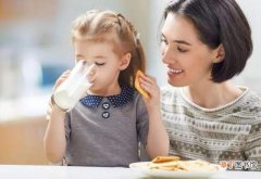 网红植物奶和全脂牛奶哪个更适合孩子喝？