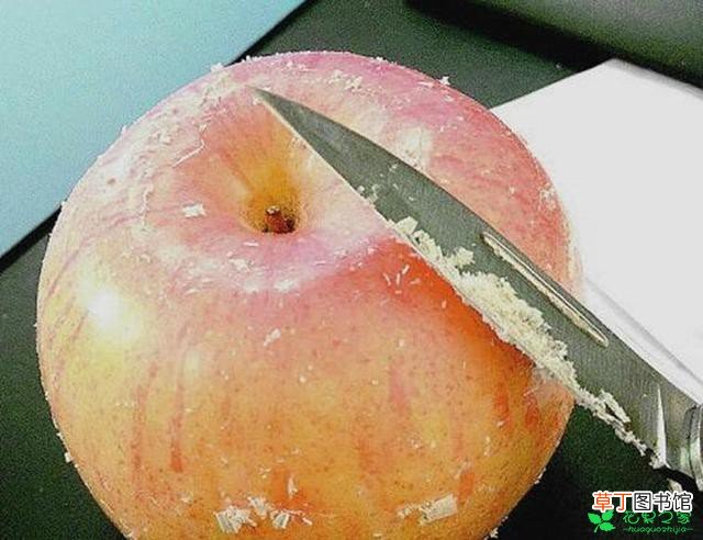 【吃】冬季吃水果，千万要注意人工蜡苹果