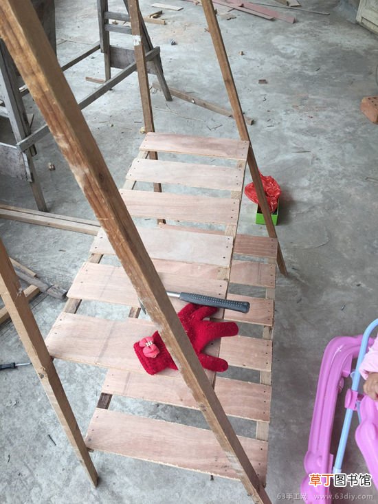 【花】用木板自制实用的阳台花架
