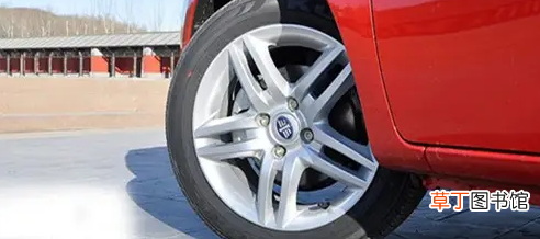 【补胎】车轮胎扎了个钉子补一下大概多少钱?车轮胎扎了个钉子需要换轮胎吗