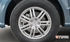 【补胎】车轮胎扎了个钉子补一下大概多少钱?车轮胎扎了个钉子需要换轮胎吗