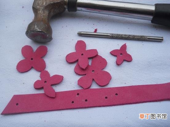 【制作】深粉色花朵手链制作方法图解