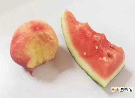 【桃子】西瓜和桃子是夺命组合属谣言，二者同吃可消暑解暑：西瓜和桃子夺命组合属谣言 科研证明二者不相克