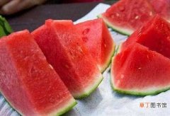 【吃】西瓜怎么吃有营养，榨成汁喝有美容养颜功效：西瓜用这5种方法吃有营