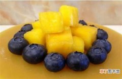 【芒果】蓝莓和芒果能一起吃吗，可以一起吃/附蓝莓芒果酱的做法：蓝莓和芒