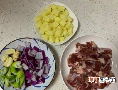 家常菜之黑椒牛肉炒土豆，颜值高味道一级棒