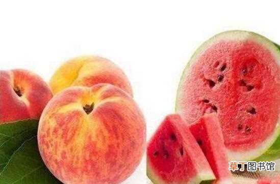 【桃子】西瓜和桃子能一起吃吗，可以一起吃而且营养互补：西瓜和桃子可以一起吃 哪些食物和西瓜、桃子同食会相克
