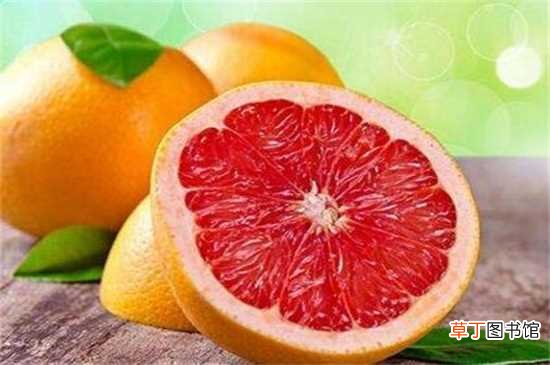 【水果】果肉是红色的水果有哪些，盘点十种红果肉的水果：果肉红色的水果：西瓜 草莓