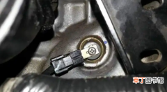【机油】机油传感器坏了的症状?机油传感器坏了对车有什么影响