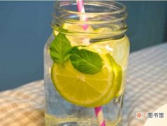 美容养颜又排毒 【蜂蜜】柠檬蜂蜜水的做法，柠檬蜂蜜水的功效：柠檬蜂蜜水