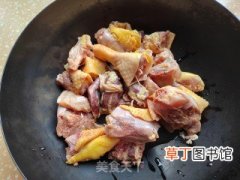 黑木耳炖土鸡的做法步骤，营养更全面