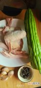 凉瓜焖鸡的做法步骤，肉质鲜美，一定要试试看～