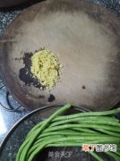 姜汁豇豆的做法步骤，简单易学，味道十分不错，夏天下饭神器
