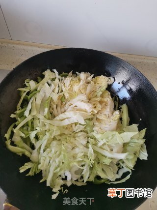 尖椒炒洋白菜的做法步骤，夏日美食