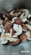 糖醋排骨焖香菇的做法步骤