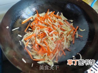 笋丝胡萝卜炒莴笋的做法步骤，色泽鲜艳，诱人食欲