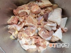 藤椒炖土鸡的做法，麻辣鲜香干饭一流
