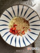 黄瓜拌皮蛋的做法步骤，夏季食谱，简单易做！