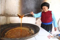 云南永平这位古稀老人坚守传统制糖工艺留住甜蜜乡愁