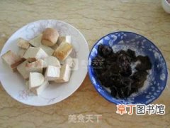 黑木耳炖冻豆腐