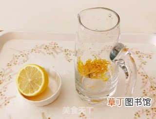 莓汁柠檬金丝皇菊茶，夏季营养饮品