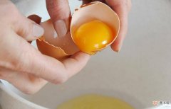 一天该吃几个鸡蛋？营养专家教你计算方法，吃对胆固醇，巧降血脂