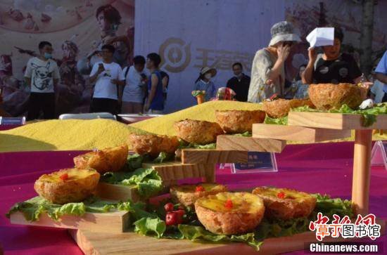 45米“陇味”盛宴亮相兰州老街美食文化节