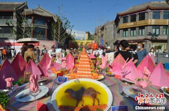 45米“陇味”盛宴亮相兰州老街美食文化节