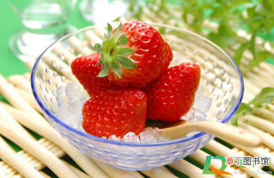 【保鲜膜】草莓放在保鲜膜里好还是晾开好?草莓放在保鲜膜里好还是拿出来
