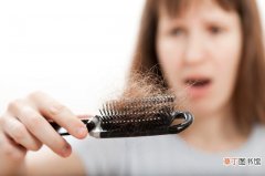 “秃”然告急，用盐水洗发可缓解脱发