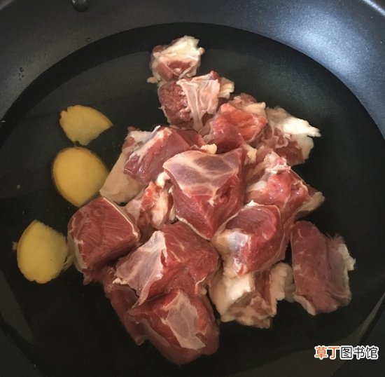 【柿子】牛肉炖柿子的做法