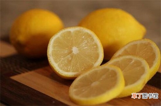 【功效】柠檬的功效与作用，可消炎杀菌止咳化痰还能治疗感冒