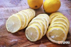 【柠檬】蜂蜜柠檬水怎么做，学会这三个步骤根本不愁
