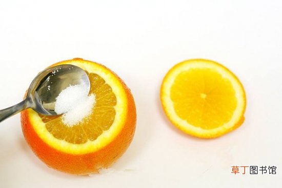 【功效】盐蒸橙子功效：可止渴化痰，对热咳有一定的作用，但不适合寒咳