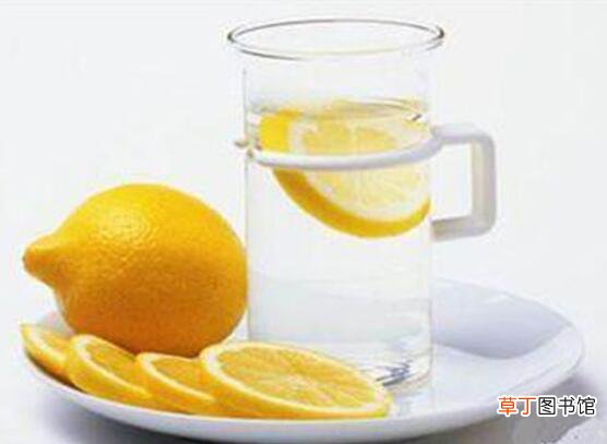 【泡水】柠檬片泡水的功效，美白养颜减肥瘦身还能提高免疫