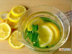 【泡水】柠檬片泡水的功效，美白养颜减肥瘦身还能提高免疫