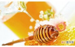 【蜂蜜】枇杷蜂蜜的功效：美容护肤，抗菌消炎，延年益寿