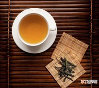【冲泡】苦丁茶怎么喝：用优质水冲泡，选用瓷器或陶器做茶具，冲泡时量不宜