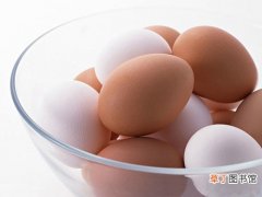 刚煮熟的鸡蛋可以拿凉水冲吗