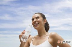 练瑜伽后多久可以喝水 练瑜伽后的正确喝水方法