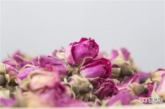 新鲜玫瑰花泡澡的功效与作用，玫瑰花不仅能吃还能洗澡