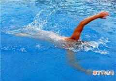 每天游泳一小时能减肥吗 游泳一个月能瘦多少