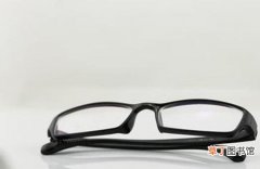 眼镜划痕怎么修复
