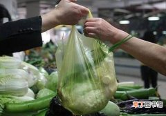 塑料袋的危害 千万别把装菜的塑料袋放进冰箱，后果不堪设想