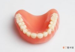 假牙怎么清洗 正确清洁保养假牙！以免牙槽骨萎缩