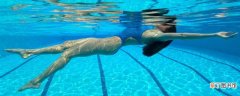 女性游泳如何避免细菌感染 女人经常游泳会不会湿气重