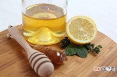 柠檬蜂蜜水刺激胃吗 胃不舒服可以喝柠檬蜂蜜水吗
